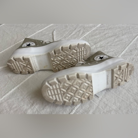 Converse Chuck Taylor Shoes Women’s Size 7.5 - Picture 3 of 6